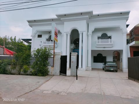 Property building, Facade/entrance, Day