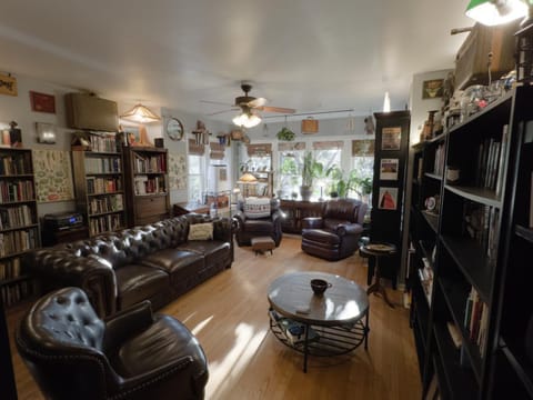 Library, Library, Living room, Lounge or bar