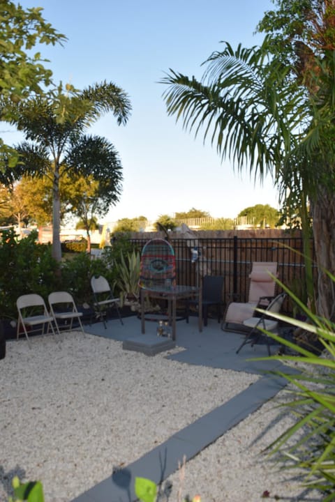 Drip Star Life Hostel Miami Hostel in Golden Glades