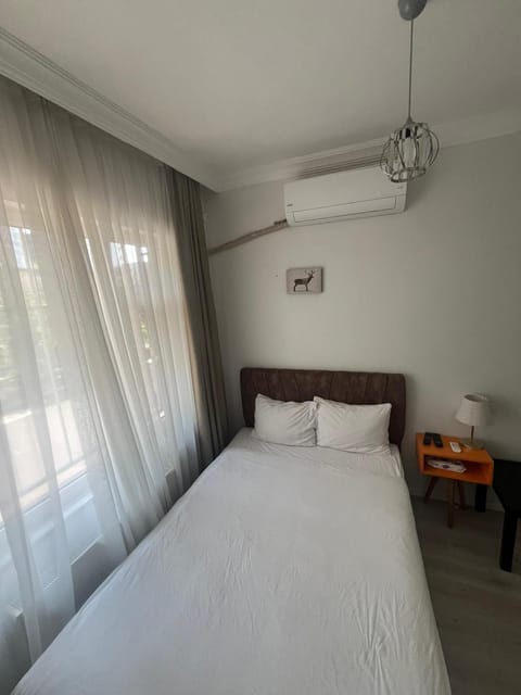 Bed, Photo of the whole room, Bedroom, air conditioner