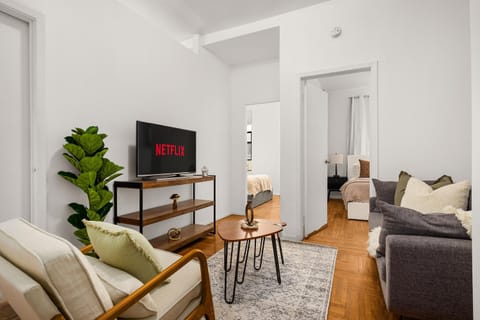 Communal lounge/ TV room, Living room, Seating area