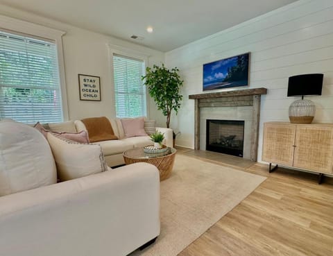 Wharf Street Coastal Escape - 3BR Old Town Luxury House in Bluffton