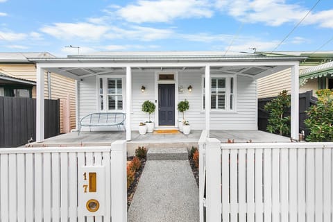 Property building, Garden, Balcony/Terrace