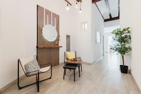 Living room, Seating area