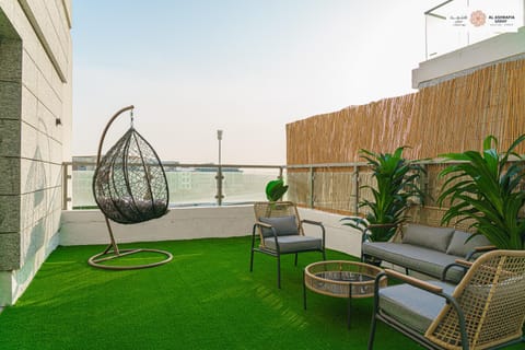 View (from property/room), Balcony/Terrace, Seating area, sunbed