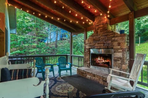 Outdoor fire! Game room! Elk! Brewery! View! House in Maggie Valley
