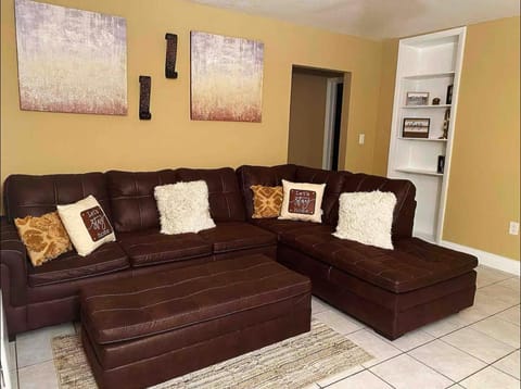 Lovely 2 Bedroom Condo With Free Parking & Wifi!! Apartment in Lauderhill