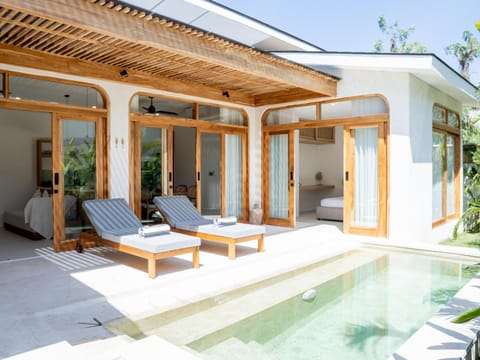 Swimming pool, sunbed