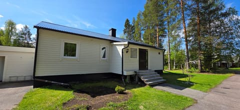 Property building, Spring, Day, Garden, Garden view, Street view