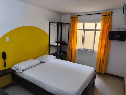 Communal lounge/ TV room, Bed, TV and multimedia, Photo of the whole room, Evening entertainment, Bedroom