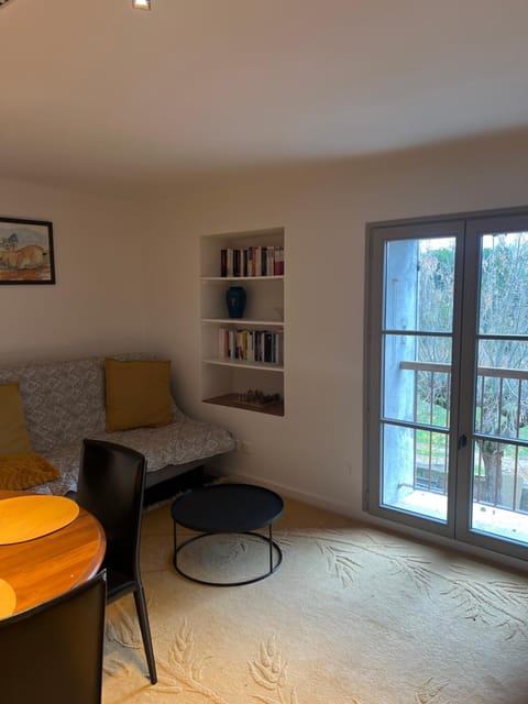 Les Grandes Conches Apartment in Valensole