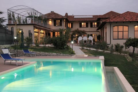 Facade/entrance, Swimming pool