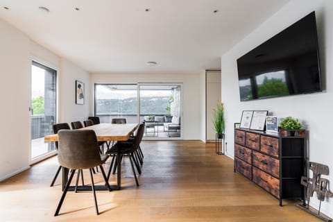 TV and multimedia, Living room, Seating area, Dining area, Evening entertainment