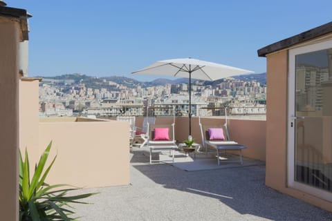 Balcony/Terrace, sunbed