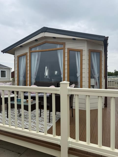 Property building, Balcony/Terrace