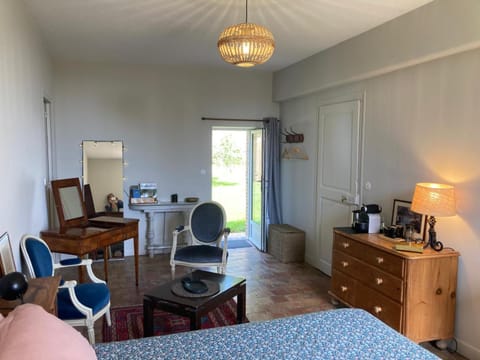 Bed, Coffee/tea facilities, Photo of the whole room, Bedroom