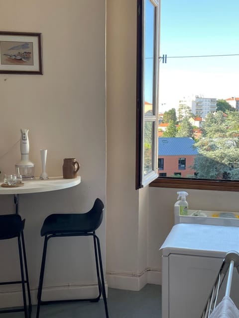 Bathroom, Dining area
