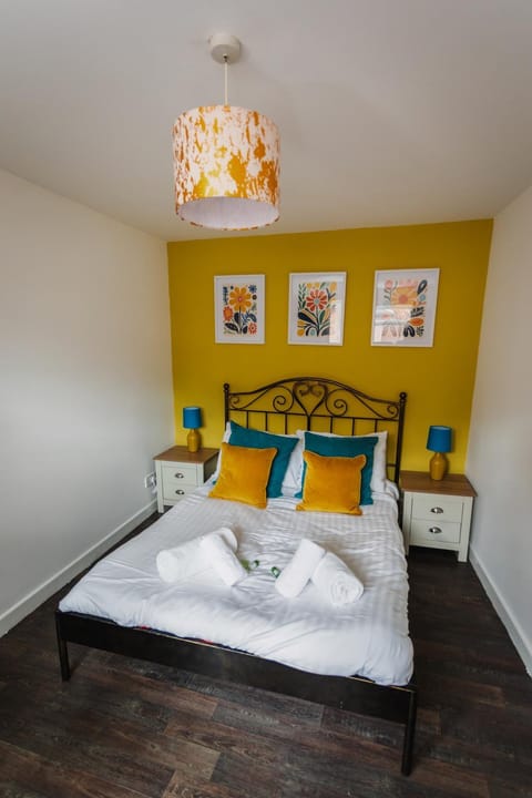 Spacious 5 Family Rooms House By Shropshire Escapes Short Lets & Serviced Accommodation Shrewsbury With Free WiFi Hotel in Shrewsbury