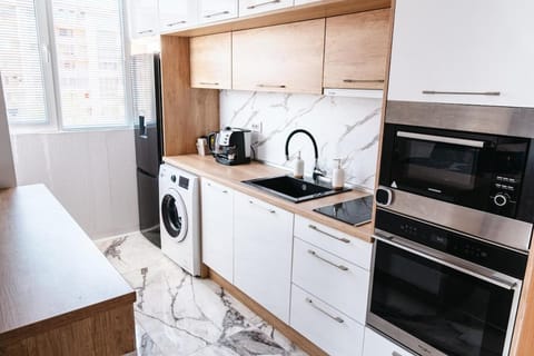 Coffee/tea facilities, Kitchen or kitchenette, dishwasher, minibar, oven, stove, toaster, washing machine, dryer