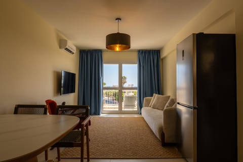 TV and multimedia, Living room, Seating area, Dining area, air conditioner
