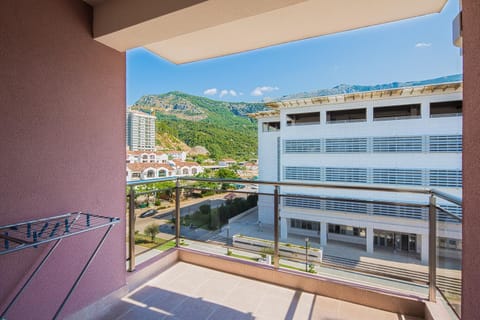 Studio Maris Apartment in Budva