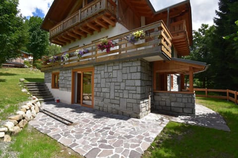 Property building, Facade/entrance, Off site