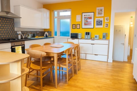Dining area, kitchen