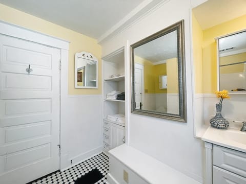 Victorian Home in Original Grandeur Downtown House in Kokomo