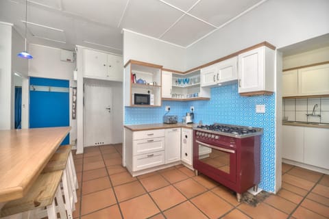 Kitchen or kitchenette, dishwasher, minibar, oven, pet friendly, stove