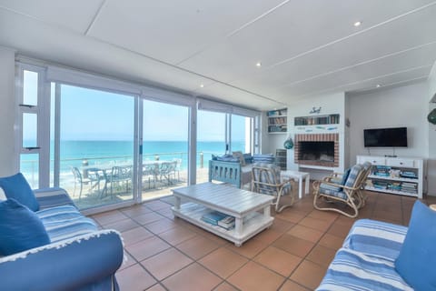 TV and multimedia, View (from property/room), Living room, Seating area, Evening entertainment