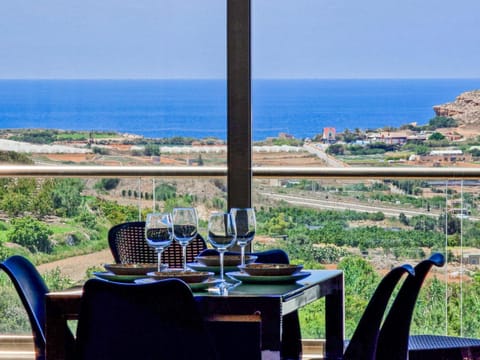 Natural landscape, Balcony/Terrace, Dining area, Sea view