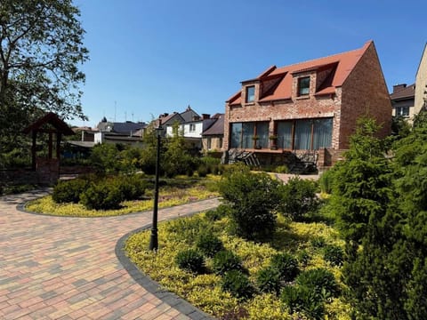Property building, Day, Garden, Garden, Garden view