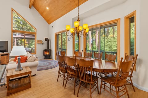 Leisure Landing Unwind in the Pines House in Shaver Lake