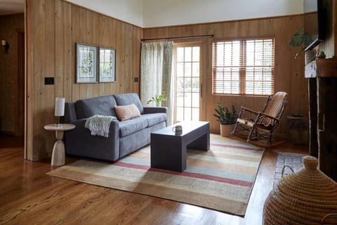 Living room, Seating area, fireplace