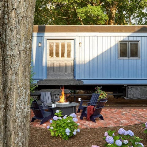 Property building, Patio, Spring, Day, Garden, Garden view