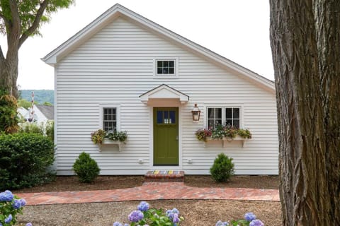 Property building, Spring, Day, Garden, Garden view