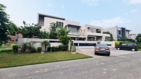 Property building, Street view