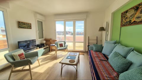 Communal lounge/ TV room, TV and multimedia, Living room, Seating area
