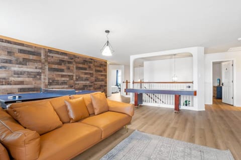 May 25' Reno ~Poker-Pool-Ping Pong-Shuffleboard House in Schertz