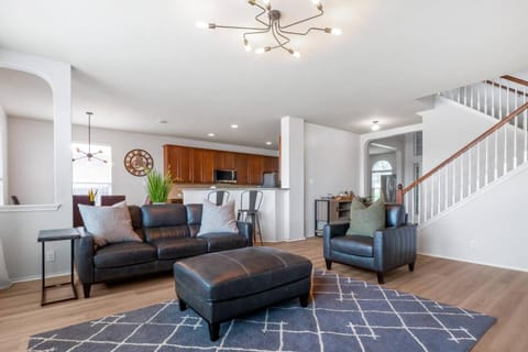 May 25' Reno ~Poker-Pool-Ping Pong-Shuffleboard House in Schertz