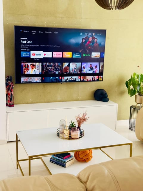 Communal lounge/ TV room, Living room, Seating area