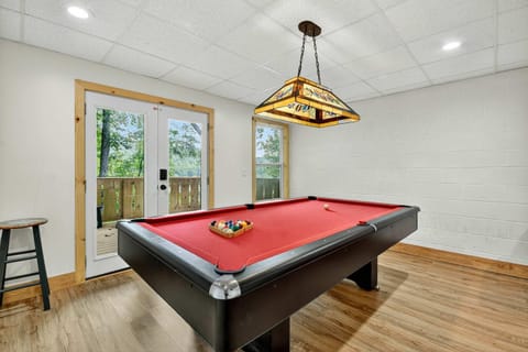 New Alpenrosen Haus-Arcade Hot Tub Sauna Views House in Helen