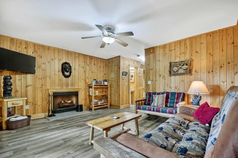 New Alpenrosen Haus-Arcade Hot Tub Sauna Views House in Helen