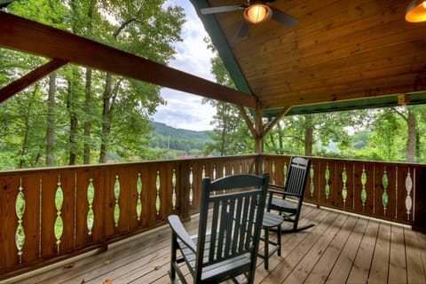 New Mtn&City Views Hot Tub Sauna Arcade Pool House in Helen