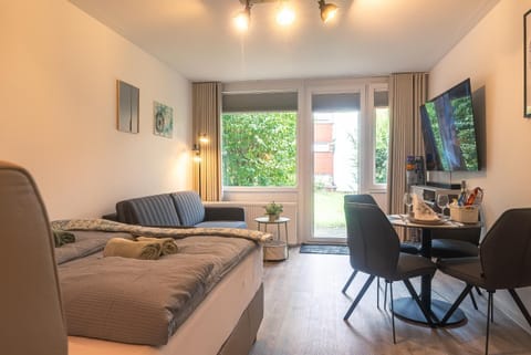 Restaurant/places to eat, Bed, TV and multimedia, Kitchen or kitchenette, Living room, Photo of the whole room, Seating area, Dining area, Bedroom, Shopping Area, heating, heating, internet, internet, wardrobe