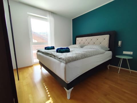 Bella Vista - 85 m2 Ferienwohnung mit überdachtem Parkplatz und Außenstellplatz - Bergblick Apartment in Vorarlberg, Austria