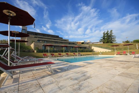 Property building, Day, Swimming pool, Swimming pool
