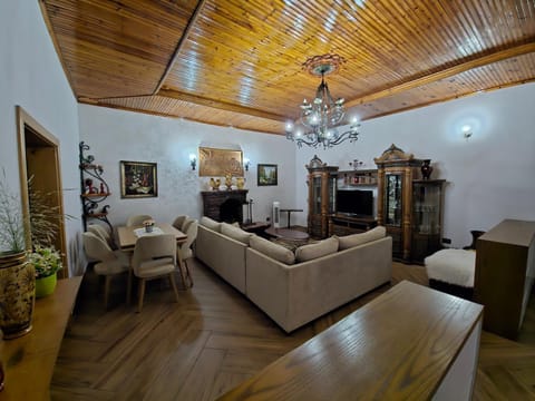 Communal lounge/ TV room, Living room, Seating area