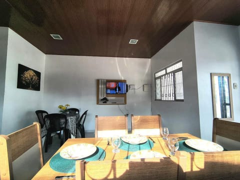 TV and multimedia, Living room, Seating area, Dining area, internet