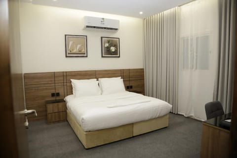 Bed, Photo of the whole room, Bedroom, air conditioner
